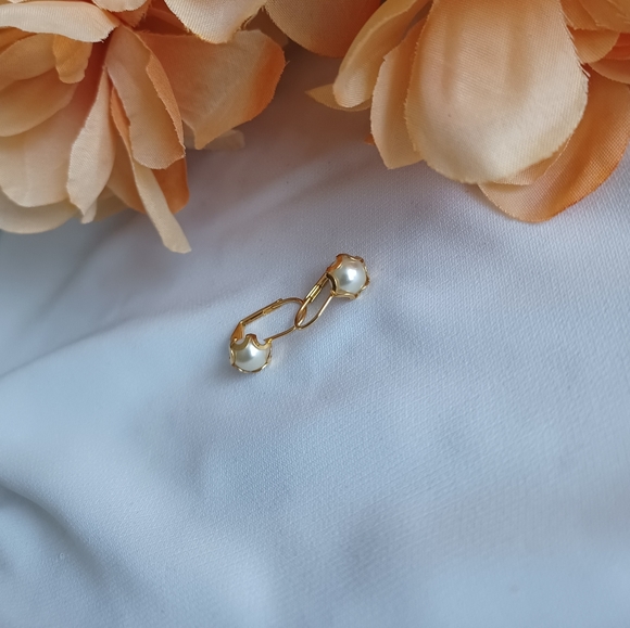 Elegant Gold and Pearl Stud Earrings - Picture 12 of 16